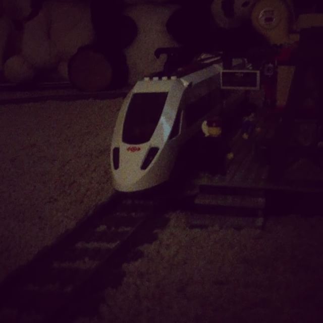 Added some led lights to my #lego train. 
