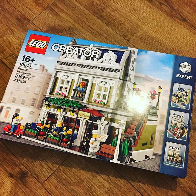 Xmas is here  #Lego Parisian restaurant 10243 with over 2400 pcs 